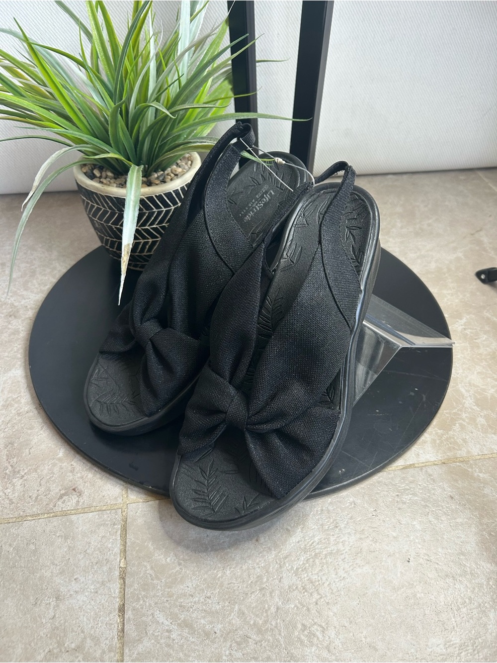 Life stride size 9 Women’s Black Knot Front Slingback Sandals